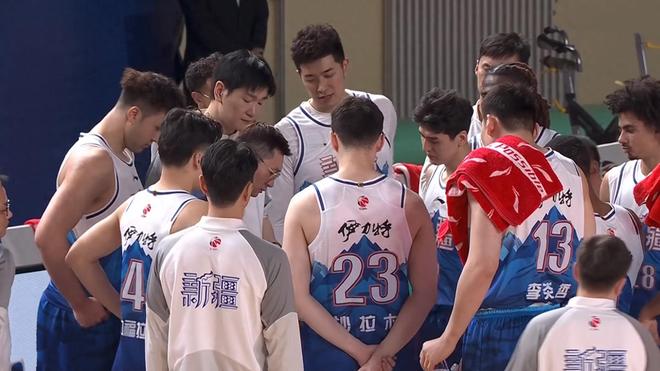 新外援首秀17+4新疆男籃兩連敗，沙拉木空砍兩雙 劉煒沒(méi)防守體系