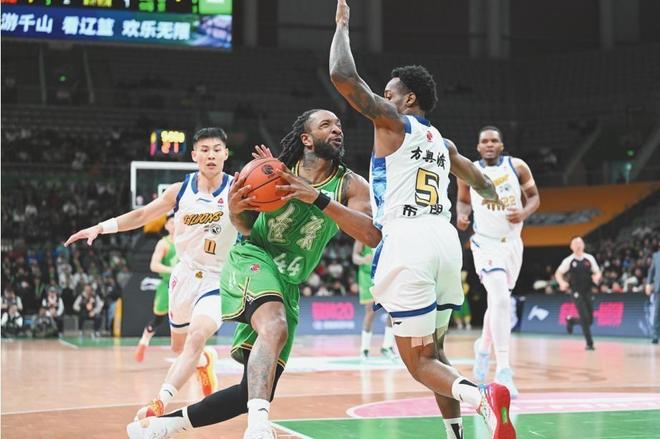 客場挑戰衛冕冠軍 遼籃能否再次打開勝利之門