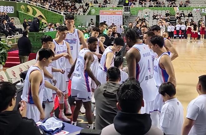 CBA一夜3場冷門！前總冠軍重回墊底 高詩巖6投0分 徐杰22分5板8助