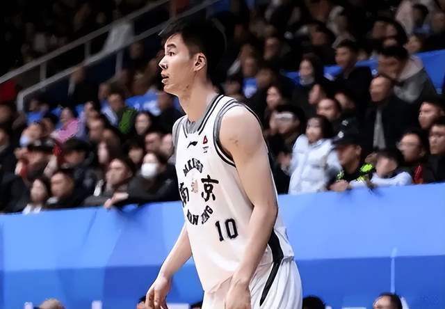 山东大汉又杀疯了！轰21分6助送劈扣，末节伤退留遗憾，难阻惨败