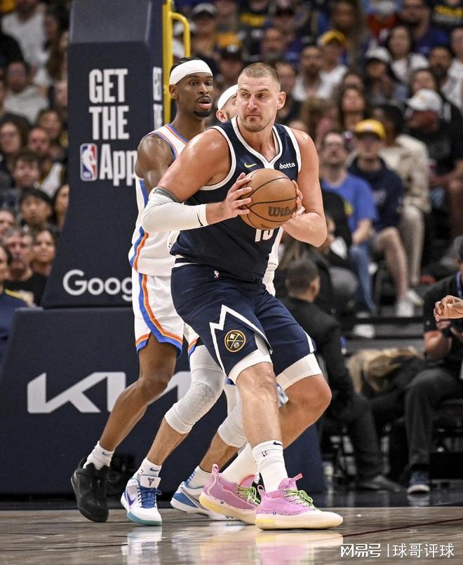 NBA官网评选西部十大球星，库里进不了前五，詹姆斯排老九