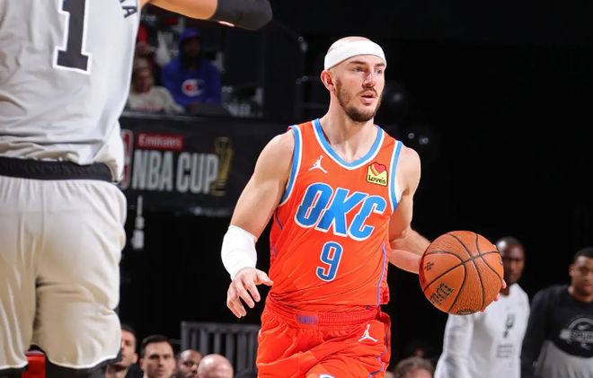 頂級(jí)外線大閘！雷霆在關(guān)鍵場(chǎng)次比賽中應(yīng)該增加他的出場(chǎng)時(shí)間？