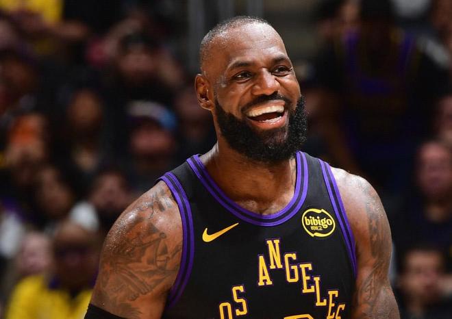 看家本领，詹姆斯复出仅3场，场均快攻得分超越字母高居联盟榜首