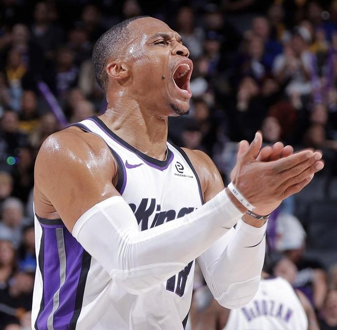 威震天再现，威少13中9砍23分16板10助，三分4中3，正负值+4