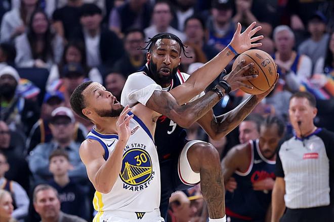 全队状态一塌糊涂，快船锋线大将在攻防两端的表现也出现了下滑？