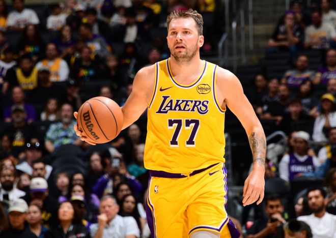 东契奇31+5+9湖人遭国王罚球准绝杀 威少无缘首秀施罗德25分