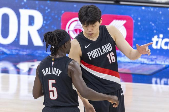 必须立刻开除水货！杨瀚森收三个坏消息！这样被坑迟早离开NBA