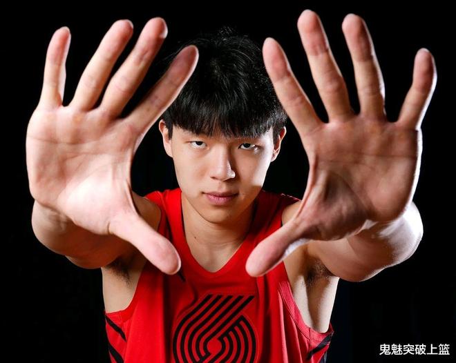 杨瀚森首秀4+4+1！开拓者遭勇士21分大逆转！霍福德怒砍0分2板2助