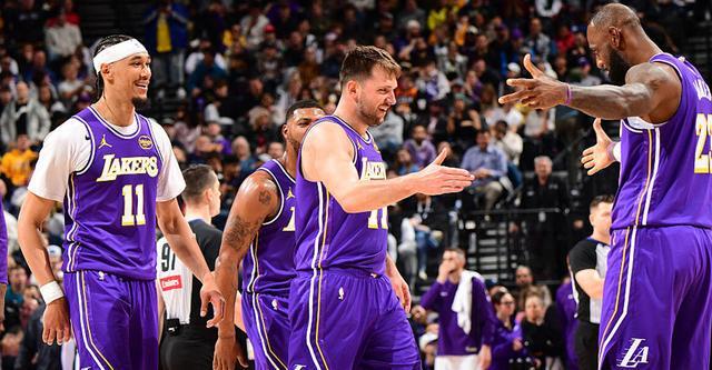 东皇45+10+14+5詹皇28+7+10 湖人胜爵士