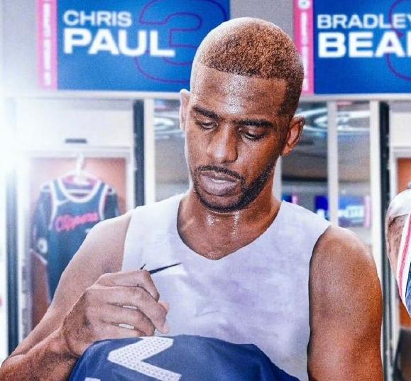 被晾在一邊？根據(jù)NBA規(guī)定，快船不能立刻將保羅裁掉或者進行交易