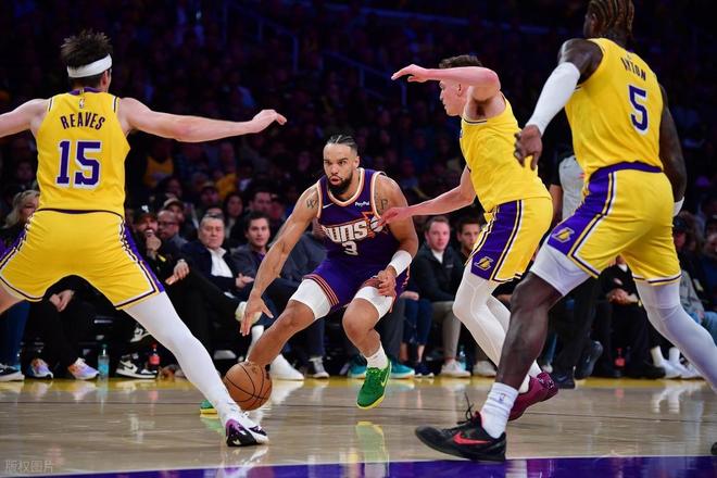 詹姆斯10分，狄龍33分！湖人慘敗太陽，誰是罪魁禍?zhǔn)祝繑?shù)據(jù)不說謊