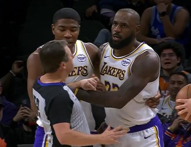 打球還是打架，你倆商量一下？湖人險勝太陽，詹姆斯和狄龍又較勁