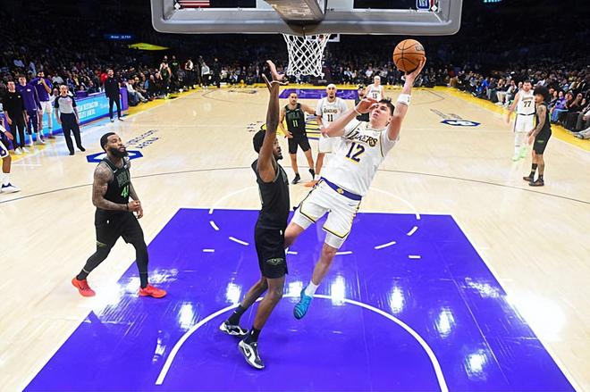 確實(shí)是堅(jiān)決了不少，但是湖人側(cè)翼新援在場(chǎng)上的效果依然不太理想？