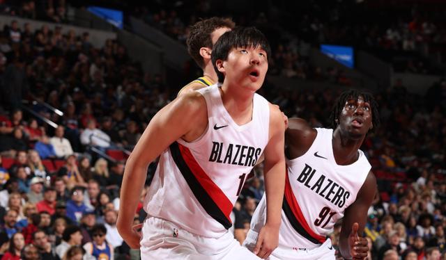NBA季前赛｜勇士118-111战胜开拓者，杨瀚森9分6板1助1帽，库里28分6板5助