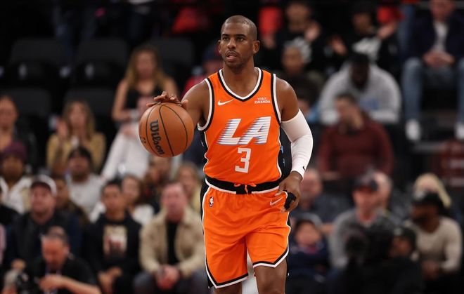 凌晨兩點四十，快船荒誕決定引爆輿論，名宿竟遭帕克晚年待遇