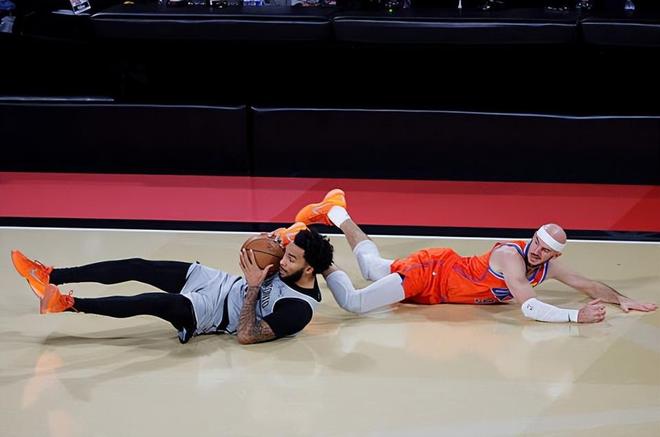 手感比較一般，但馬刺鋒線大將在防守端的作用依然是相當(dāng)突出的？