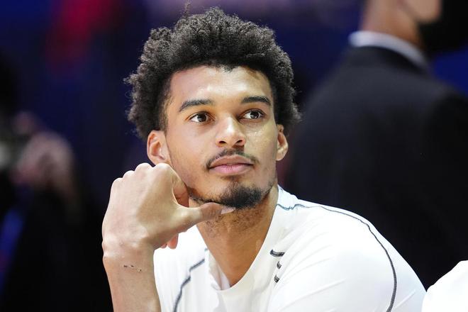 抽象！马刺媒体担心文班亚马真的退役当和尚 球迷：NBA顺治帝