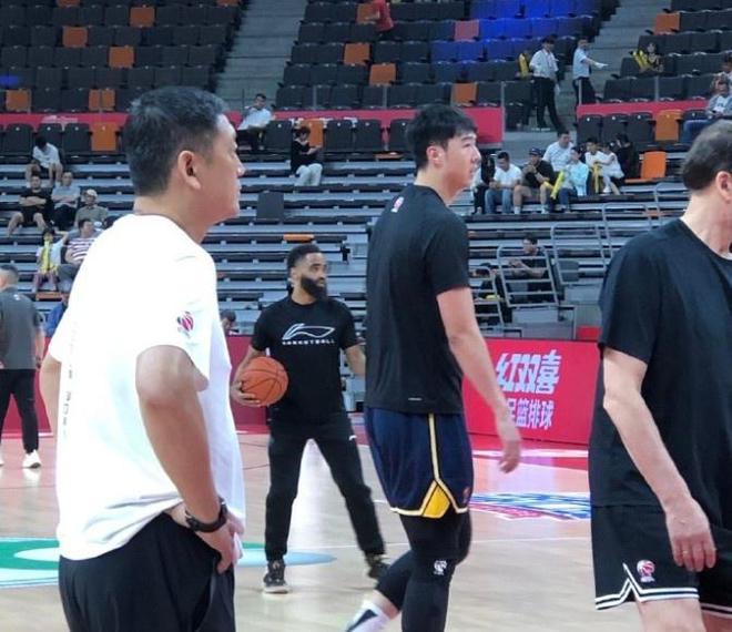 媒體人：張明池頂替張文逸進(jìn)入廣東隊(duì)今晚大名單