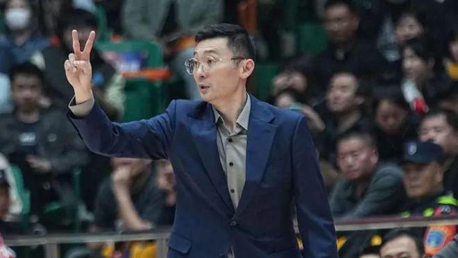 大洗牌！刘炜渴望卷土重来，下令外援全换留下本土主力，4人被交易！