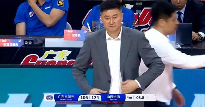 誰注意到，潘江現(xiàn)場采訪說出14個(gè)字，讓廣東球迷暖心，一語泯恩仇