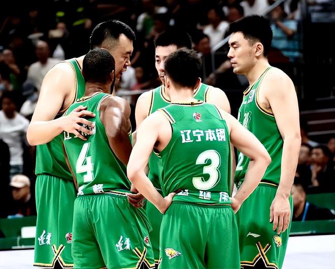 深夜23点！辽篮将士返回沈阳，4人暂别离队，杨鸣训练或受影响