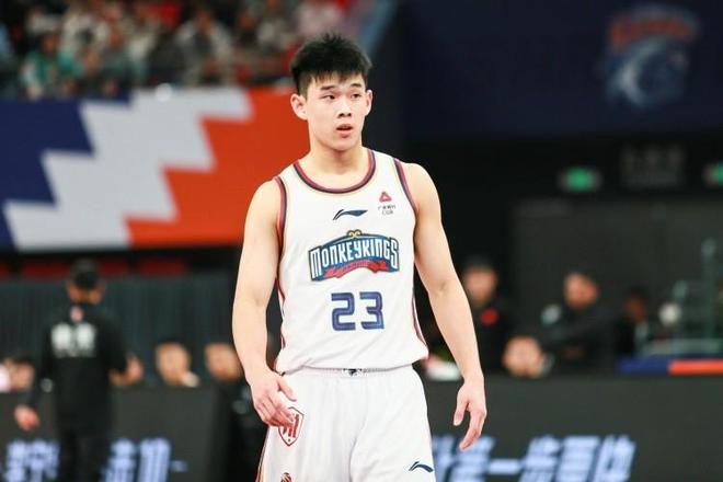 场均轰21+3+5，21岁本土得分王冲击NBA却被一致看衰，可向1人学习