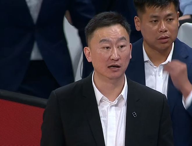 CBA重大误判！杨宏峰2次争议判罚，葬送了青岛队赢球机会