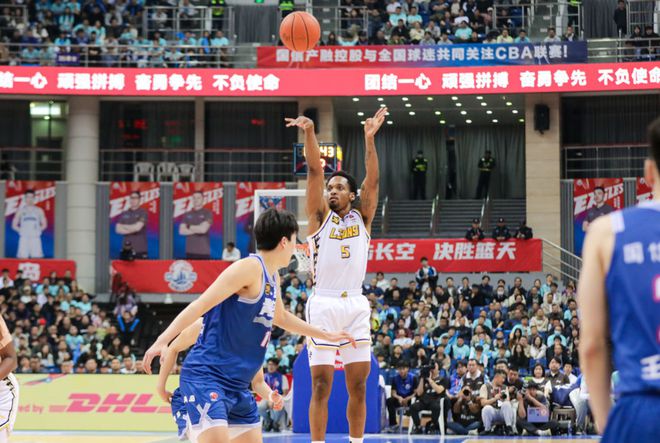 广厦VS青岛抢五决战！三大核心全力出击，王博拒绝黑八奇迹