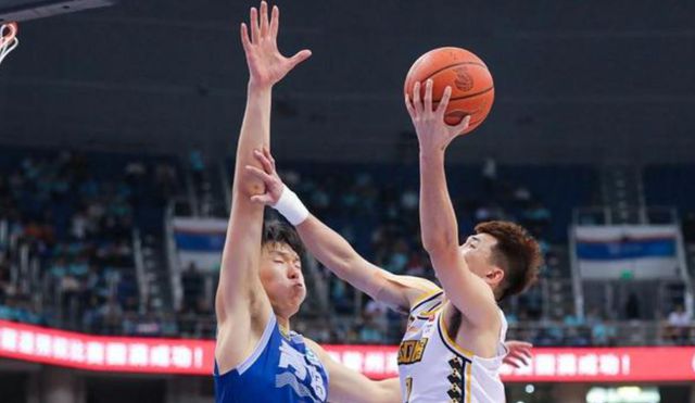 2比2，广厦将系列赛悬念带回杭州，青岛队或为年轻付出代价