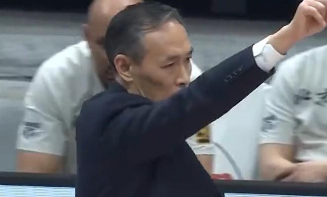 篮板胜负手，首钢全队41个&20前场板，北控全队24个&7前场板