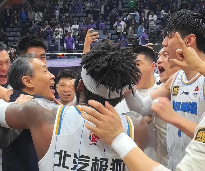 深夜23点！首钢男篮连续官宣，许利民赛后一席话很真诚，剑指佳绩