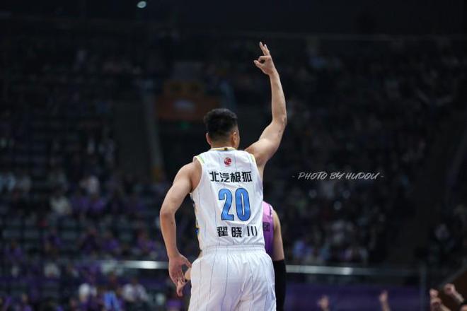 翟晓川：四强久违了；本赛季多在替补席待命，但我时刻做好准备