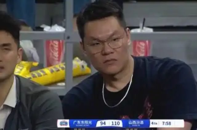 广东男篮被0比3横扫之后，曝杜锋主动辞职，其实最该下课的是他