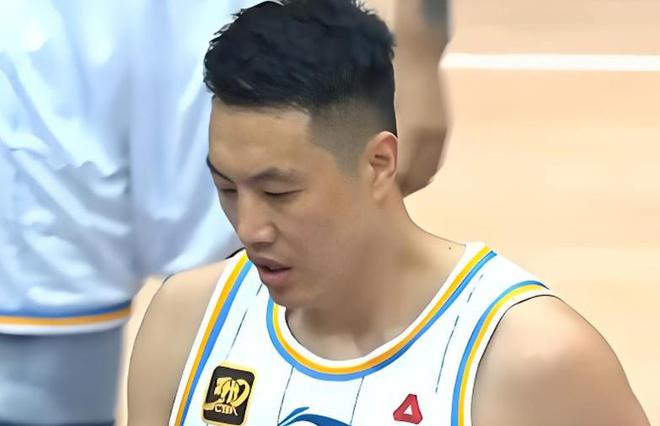 高效发挥，翟晓川替补出场24分钟，7中6&三分3中3取15分5板