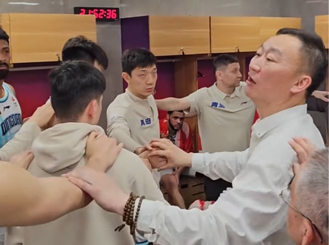 青岛淘汰更衣室！刘维伟安抚嘉义，杨瀚森累坏，韦瑟斯庞无法起身