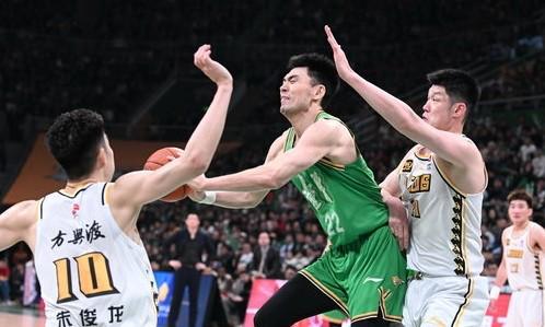 致敬老將，李曉旭12中6得13分7板，韓德君G3未得分貢獻1板1斷