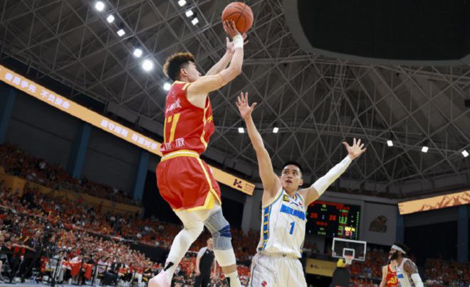 隊(duì)史總決賽首勝！廣廈全力猛攻周琦，裁判又成討論焦點(diǎn)