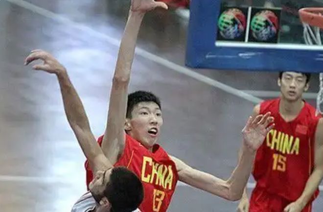 周琦：大魔王的荣耀与挣扎，男篮领军人物的荆棘之路