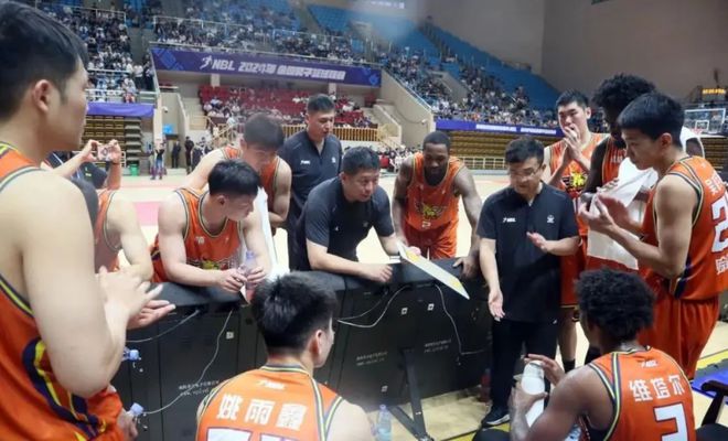 4冠王也退赛了！从18支球队锐减到8支，香港金牛还能坚持多久？