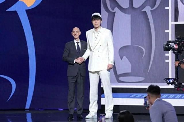 聚焦 | 每一步都算数！天赋+努力助杨瀚森叩开NBA大门