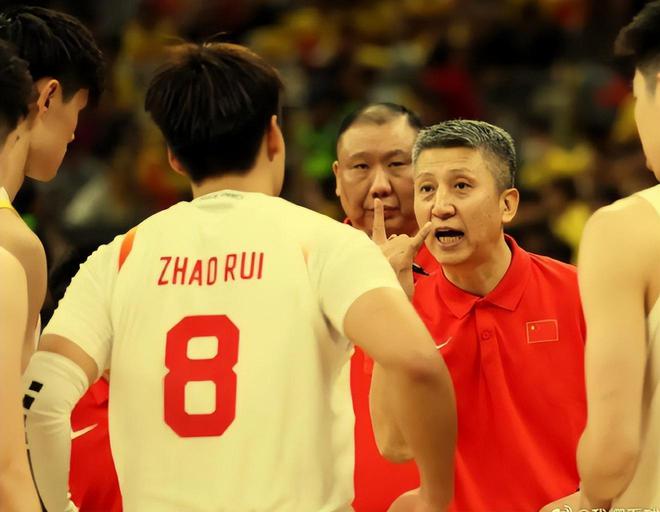 下午5點30官宣：中國男籃只留下17人，郭士強帶8名后衛(wèi)6鋒線3中鋒