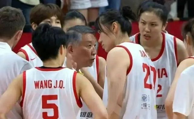 女籃輸給澳大利亞不奇怪，宮魯鳴為任性買單，李夢才是大贏家