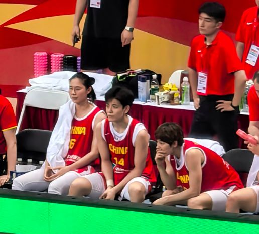 中國女籃4分險(xiǎn)勝復(fù)仇！張子宇仍然缺席，楊舒予15分強(qiáng)勢復(fù)蘇