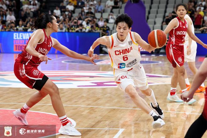 利刃出鞘️杨舒予5中4拿下12分2板4助3断 灵动突破成亮点