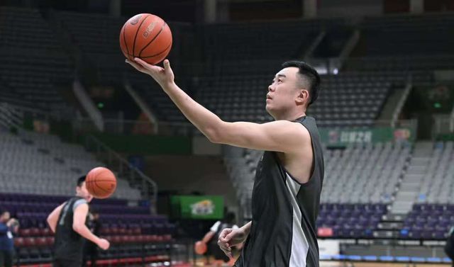 正式确定！2米11大中锋加盟辽宁男篮，接班韩德君，杨鸣重点培养