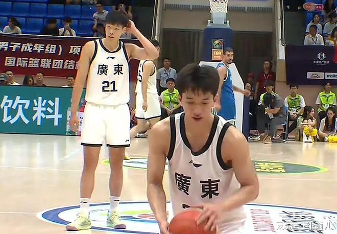 离队？男篮新星疑似“狂喷”杜锋，这可是广东队近10年内第一人！