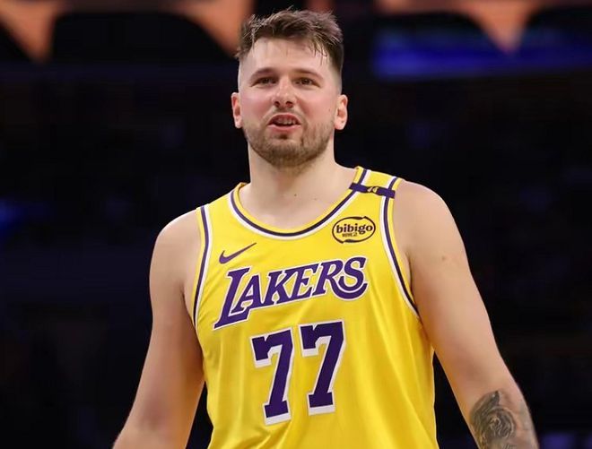37分8板2断！卢卡刷爆NBA纪录，带不动老詹里夫斯，湖人被高估了