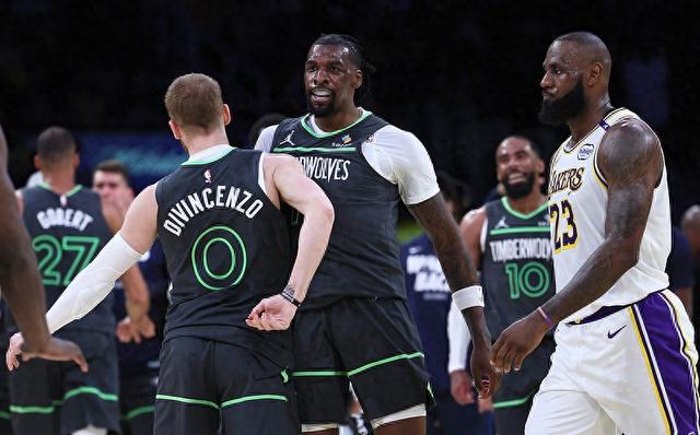 NBA季后赛 | 湖人被森林狼三分雨浇透 东契奇空砍37分