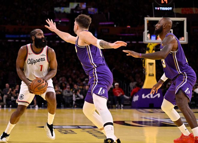 場均34分8板9助！作為NBA超巨，選擇低效刷數據，你把豪門帶偏了