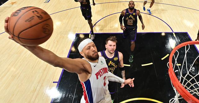 坎寧安27+11東契奇30+11 活塞22分大勝湖人